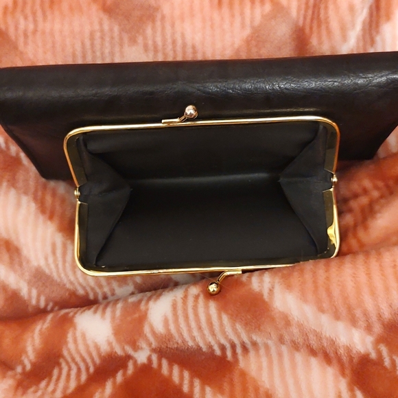 Buxton velvet touch cowhide leather wallet. - Picture 3 of 4